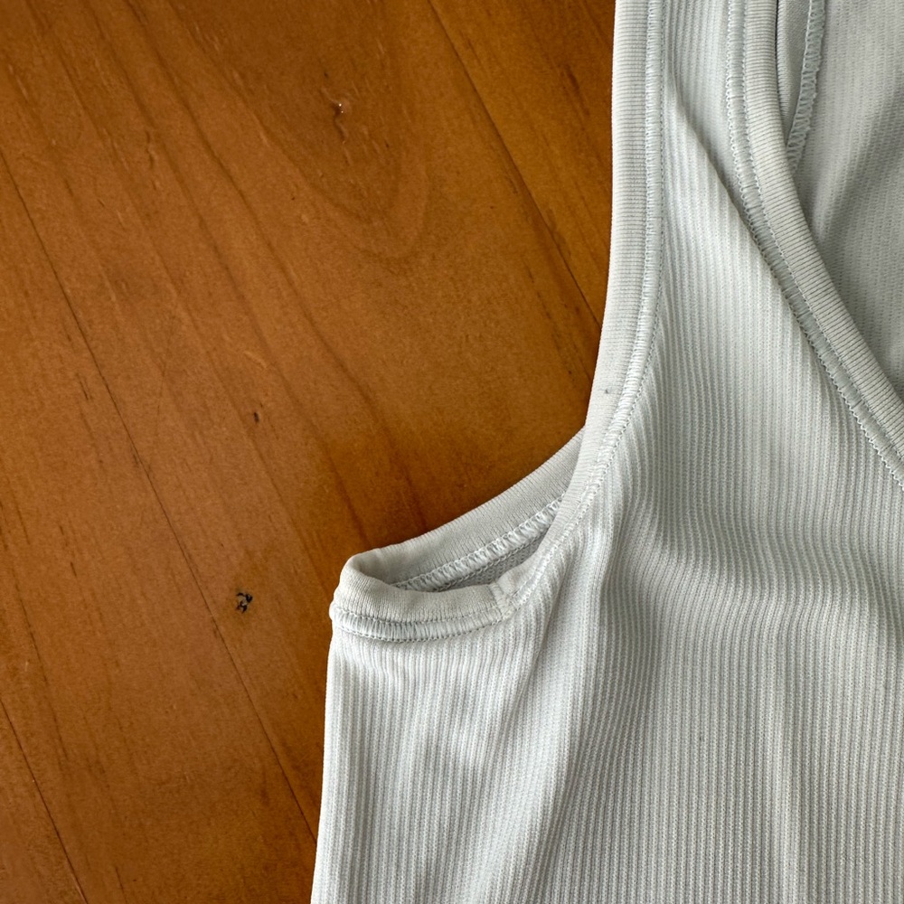 Lululemon Ribbed Workout Top - Picture 4 of 4